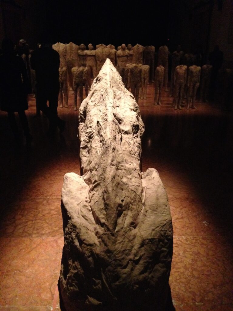 Magdalena Abakanowicz Isola di San Giorgio Venezia 3 Immagini in anteprima della grande installazione che riporta a Venezia Magdalena Abakanowicz. Una tragica e umana coreografia, da vedere sull'Isola di San Giorgio