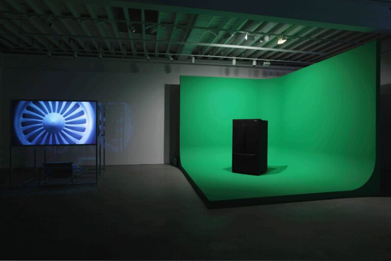 Mark Leckey, Green Screen Refrigerator - photo Maximilian Geuter