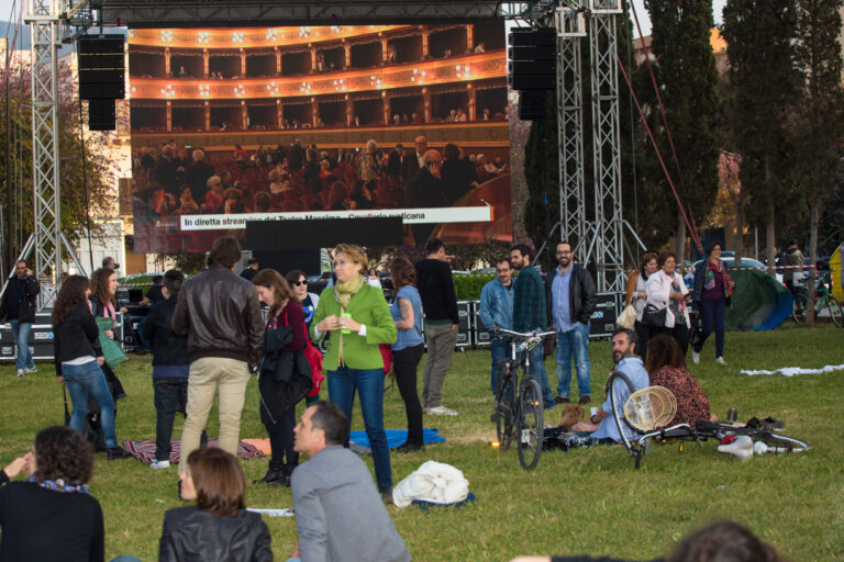 Palermo La Cavalleria Rusticana a Piazza Magione foto® Rosellina Garbo 6 L’opera lirica sul prato. Il Teatro Massimo di Palermo e la Cavalleria Rusticana nel cuore della Kalsa: riqualificare con la cultura?