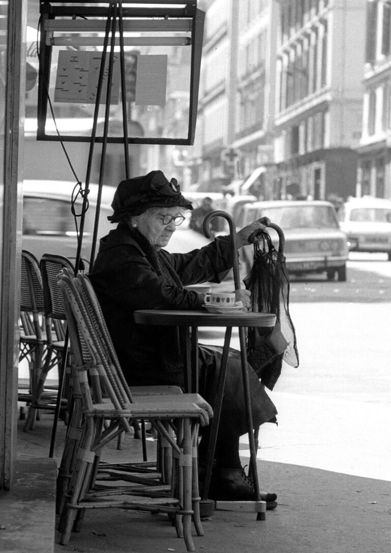 Paolo Vigevani, Al caffè (Parigi 1970)