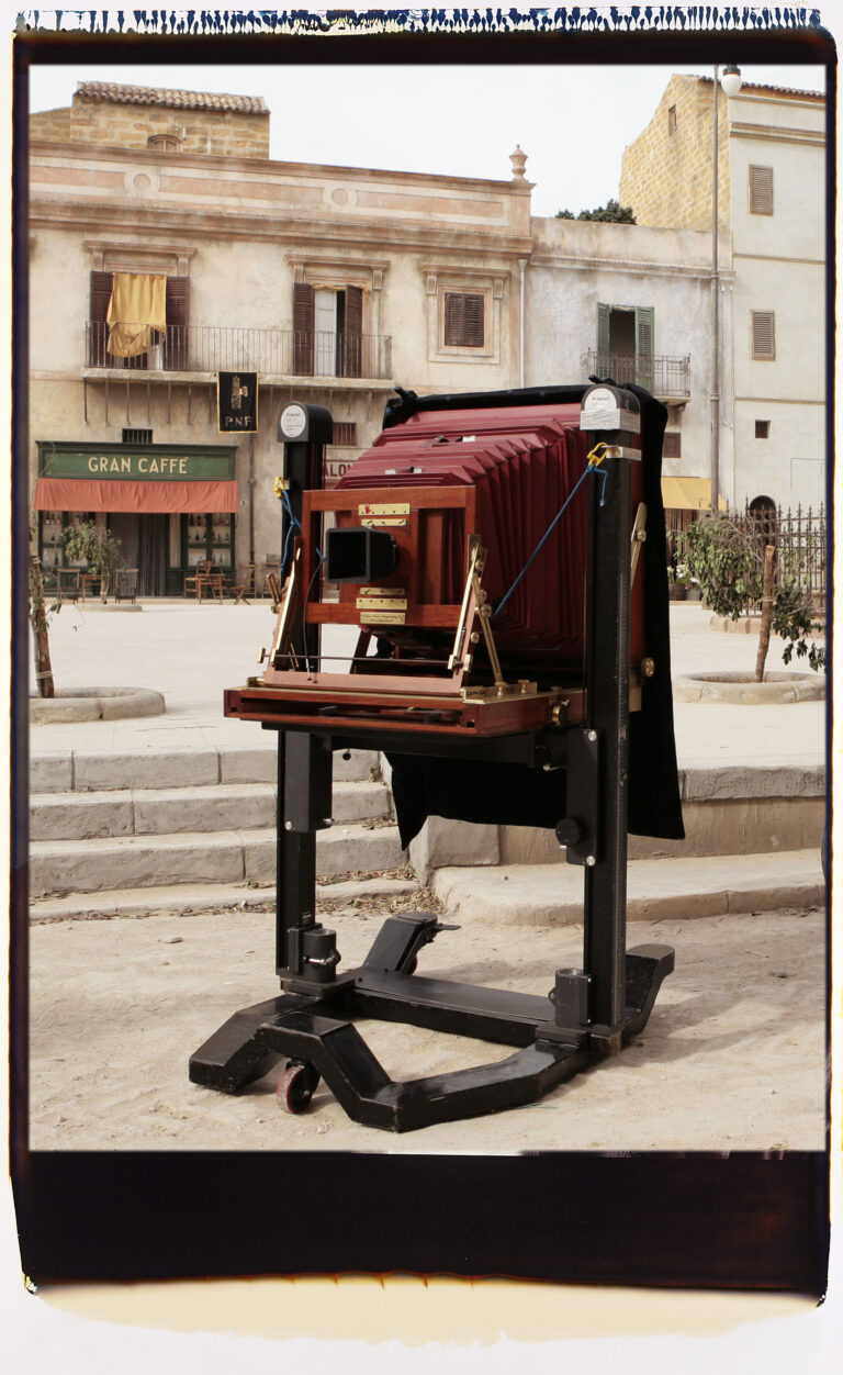 Polaroid Polaroid fuori formato nelle Cattedrali Sotterranee dell’azienda vinicola Coppo, ad Asti. I volti di star internazionali, in un sito UNESCO