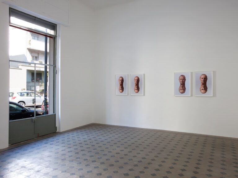 Roni Horn, Water Teller, 2015 - veduta della mostra presso la Galleria Raffaella cortese, Milano - photo Antonio Maniscalco