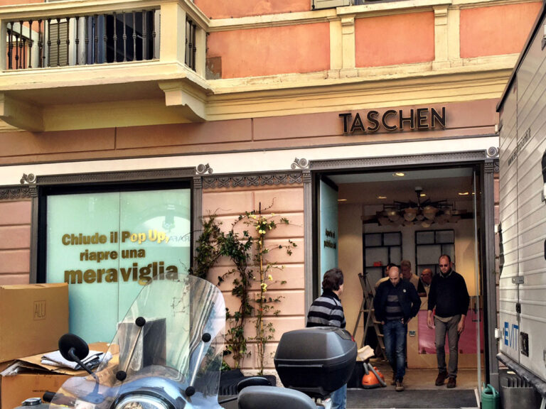 Allestimento in corso per il Taschen Store di via Meravigli a Milano