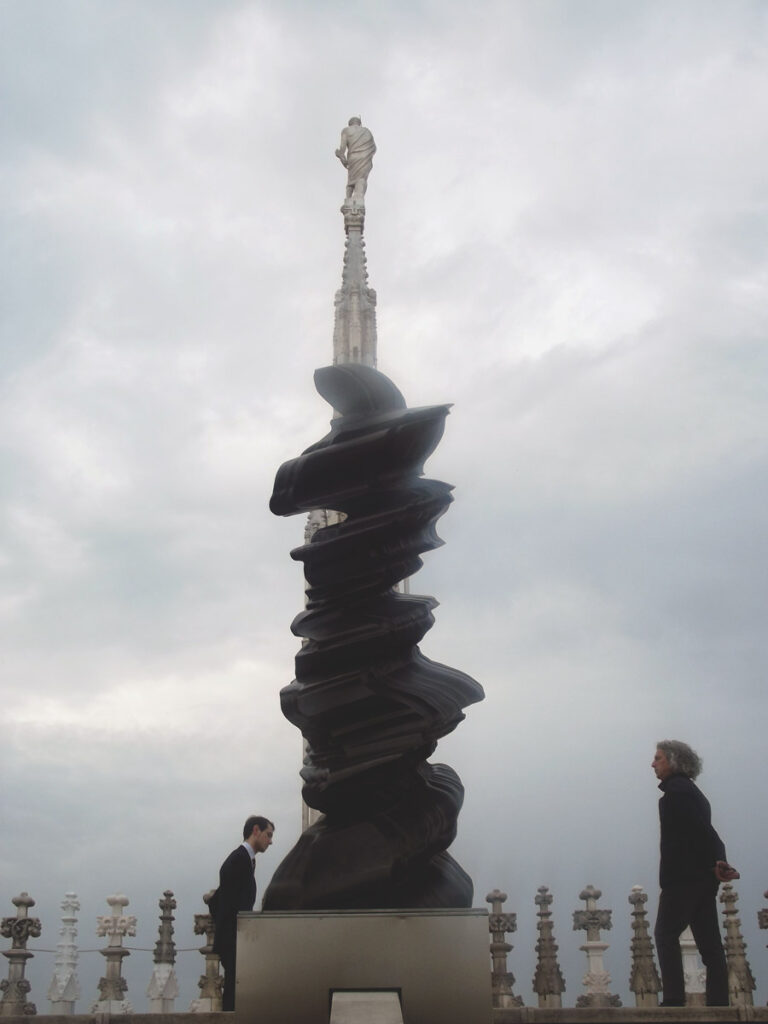 Tony Cragg, Ever After, 2006, bronzo. Terrazze del Duomo di Milano, 16 aprile 2015