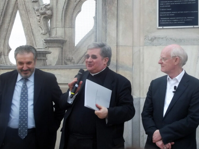 Presentazione delle sculture di Tony Cragg (a destra nella foto) esposte sulle Terrazze del Duomo di Milano, 16 aprile 2015
