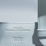 Whitney Bag marchio Renzo Piano e Max Mara regalano al Whitney Museum una borsa esclusiva, ispirata al nuovo edificio. Whitney Bag: architettura da portarsi a passeggio