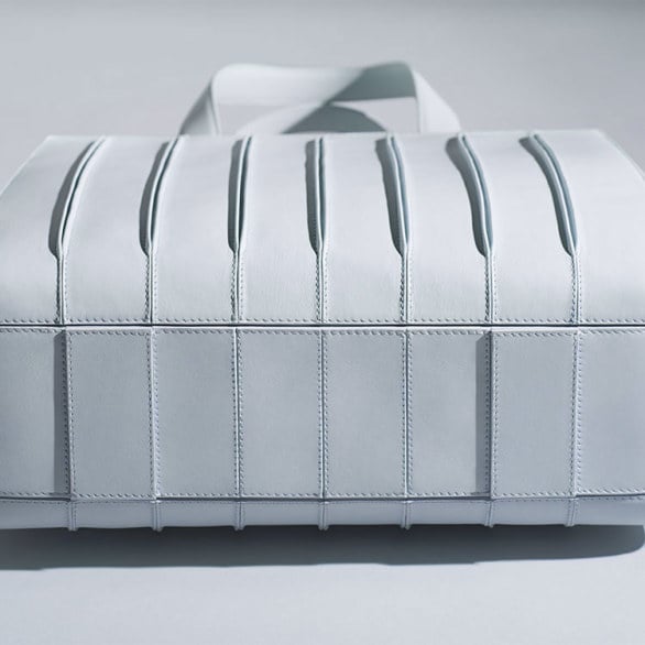 Renzo Piano e Max Mara regalano al Whitney Museum una borsa esclusiva ispirata al nuovo edificio. Whitney Bag architettura da portarsi a passeggio Artribune