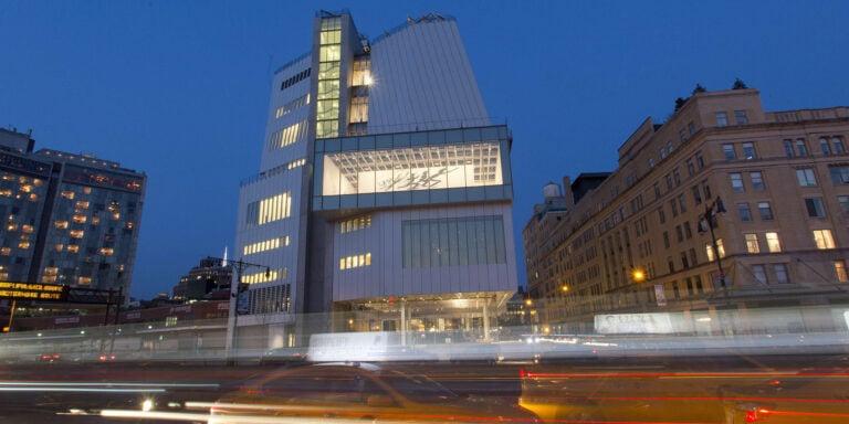 Whitney Museum Renzo Piano e Max Mara regalano al Whitney Museum una borsa esclusiva, ispirata al nuovo edificio. Whitney Bag: architettura da portarsi a passeggio