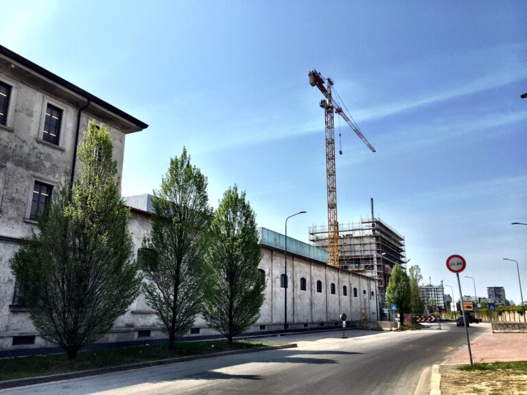 Work in progress alla nuova Fondazione Prada 06 Milano. 15 foto della nuova Fondazione Prada a 10 giorni dall'apertura. Ce la farà a finire i lavori per l'opening di inizio maggio?