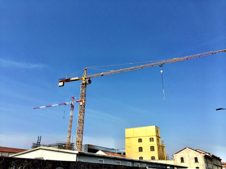 Work in progress alla nuova Fondazione Prada 07 Milano. 15 foto della nuova Fondazione Prada a 10 giorni dall'apertura. Ce la farà a finire i lavori per l'opening di inizio maggio?