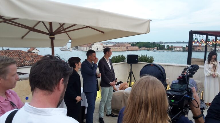 Absolut Art Award Bauer Venezia 6 Venezia Updates: Frances Stark e lo scrittore Mark Godfrey vincono l'Absolut Art Award. Festa in terrazza all’hotel Bauer, ecco com’è andata