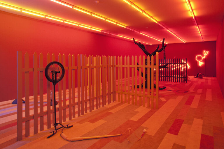 Alex Da Corte - Devil Town – veduta della mostra presso la Galleria Giò Marconi, Milano 2015 - photo Filippo Armellin