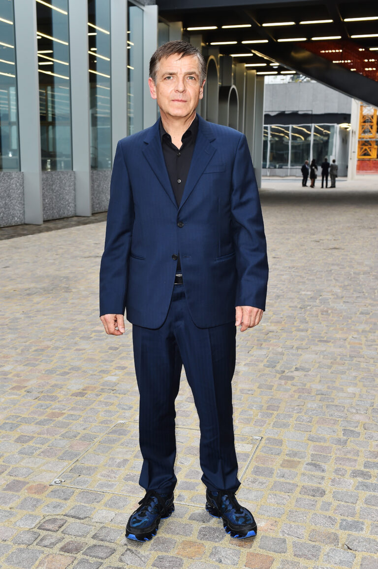 Andreas Gursky alla Fondazione Prada foto Stefania DAlessandro Getty Images per Fondazione Prada La festa del secolo a Milano. Da Jeff Koons a Nicholas Serota, da Damien Hirst a Glenn D. Lowry, con il tocco ufficiale di Matteo Renzi: ecco chiccera al party per la Fondazione Prada