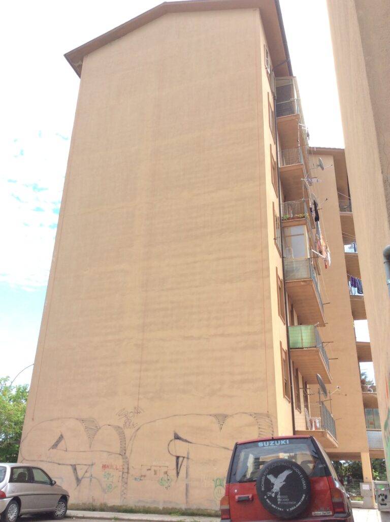 Blu il murale per Draw the Line 2015 a Campobasso 6 Quell’arcobaleno scavato nella roccia. Nuovo murale di Blu a Campobasso, per Draw the Line 2015. In memoria dell’amico Sopa