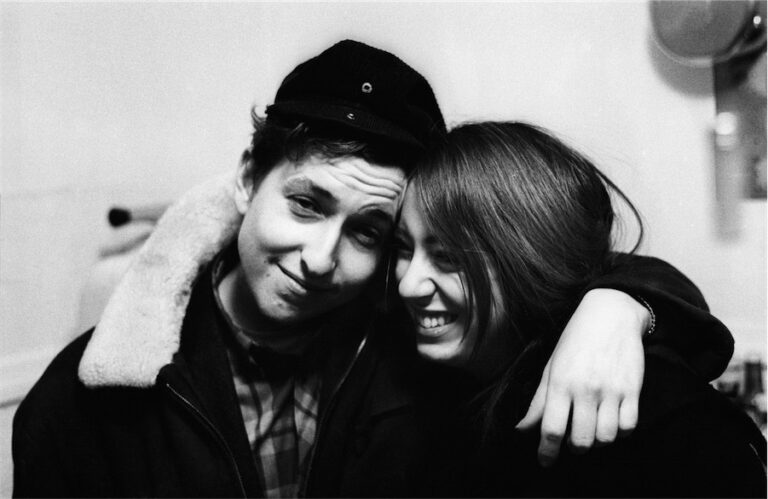 Bob Dylan con la fidanzata Suze Rotolo, gennaio 1962 - © 2015 Joe Alper Photo Collection LLC