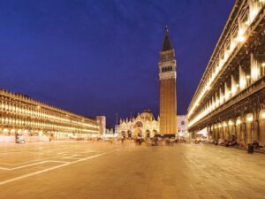 Venezia Updates: tutte le orchestre di Piazza San Marco suonano assieme Strauss. È il Concertino Unisono, l’azione artistica di Michael Staab