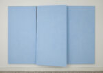 Ettore Spalletti, Trittico azzurro,2013,impasto di colore su tavola, pasta oro-argento, 3 elementi 240 x 120 x 4 cm ciascuno, staffe 25-15 cm, foto Matteo de Fina