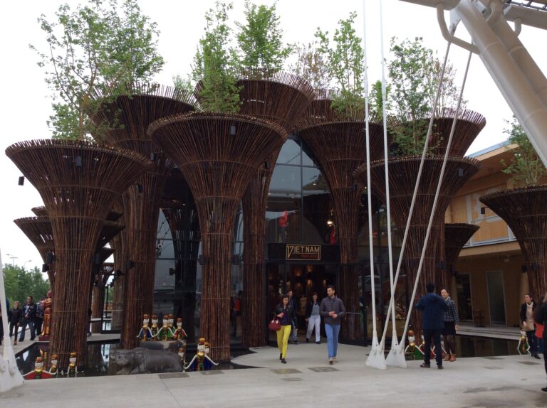 Expo 2015 Padiglione Vietnam Expo updates: dalla Polonia alla Francia, all'Irlanda, orti e giardini pensili tra architetture di legno e acciaio