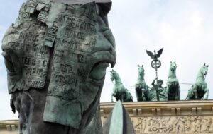Gustavo Aceves alla Porta di Brandeburgo. L’intervista