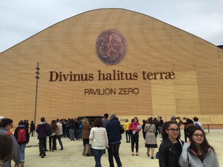 IMG 3091 Expo Updates: Milano ce l'ha fatta? Colpo d'occhio spettacolare, allestimenti grandiosi, pochi apparenti disguidi. Ecco le prime immagini dal Decumano