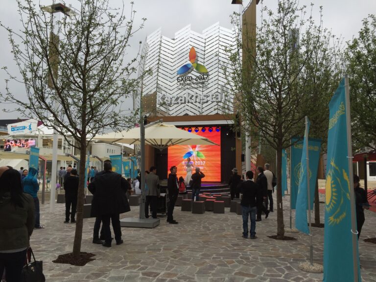 IMG 3120 Expo Updates: Milano ce l'ha fatta? Colpo d'occhio spettacolare, allestimenti grandiosi, pochi apparenti disguidi. Ecco le prime immagini dal Decumano