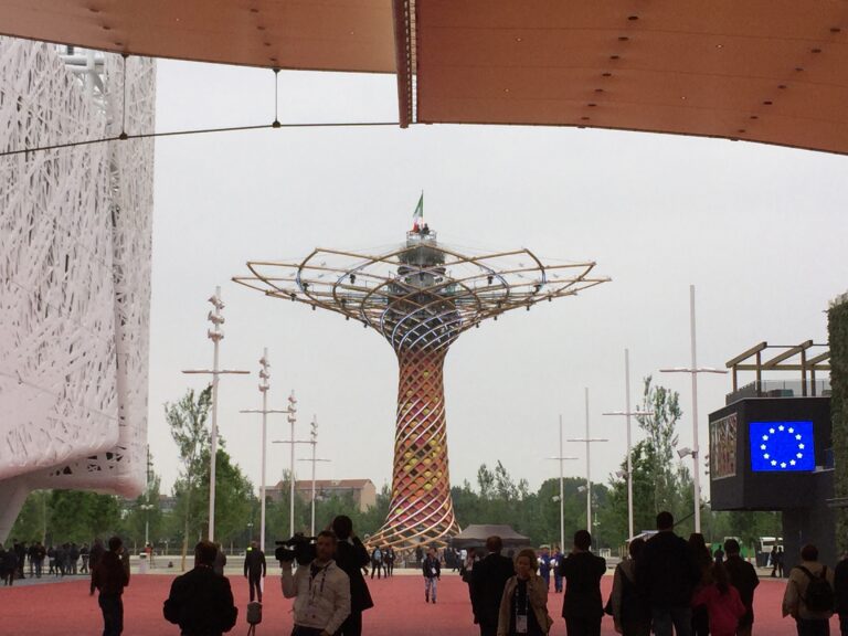 IMG 3129 Expo Updates: Milano ce l'ha fatta? Colpo d'occhio spettacolare, allestimenti grandiosi, pochi apparenti disguidi. Ecco le prime immagini dal Decumano