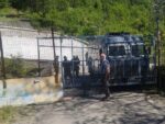 Il Ponte sulla Dora bloccato dalla polizia La guerra dei No Tav in Val di Susa. Nuovo murale di Blu: solidarietà ai dissidenti condannati per l’assalto al cantiere di Chiomonte