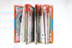 New York Updates: foto dallo stand di Bidoun che a Frieze mette insieme una serie di memorabilia d’artista. Tra feticismo e star system. Da comprare all’asta