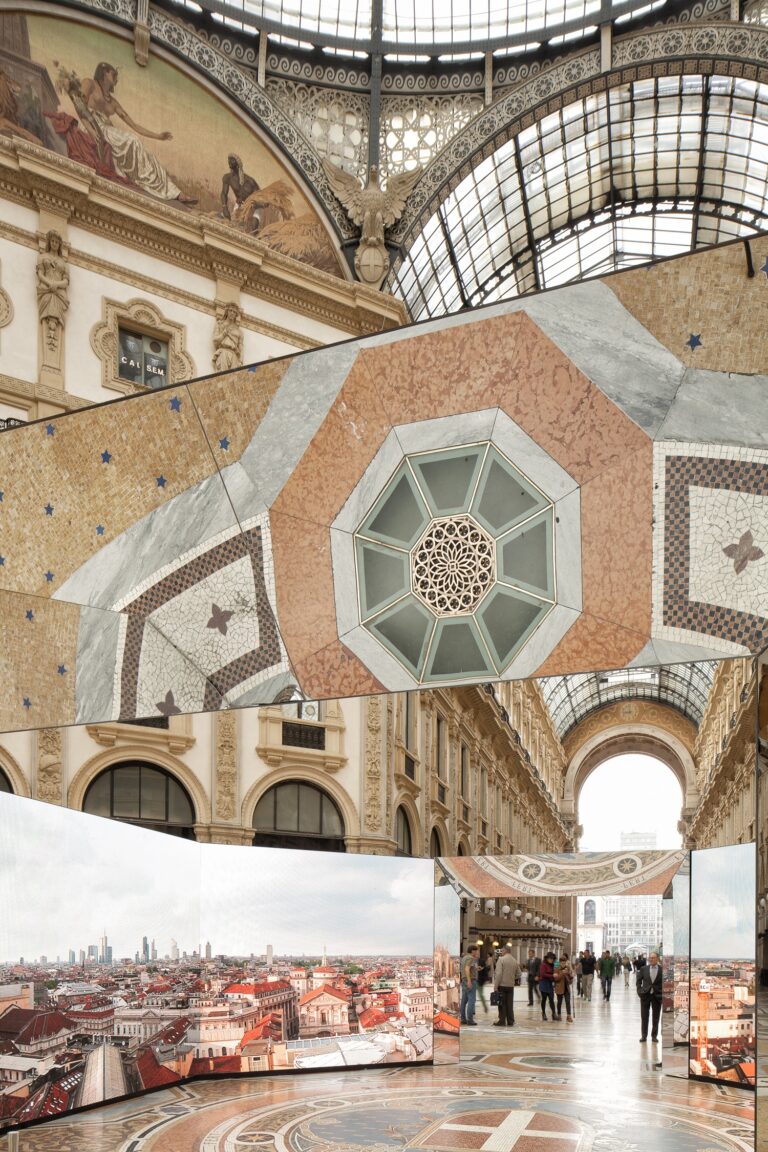 InGalleria Milano foto Giulio Boem 3 Un Caleidoscopio per la galleria Vittorio Emanuele di Milano. Restauro interattivo e viaggi immersivi, tra led wall e architetture effimere