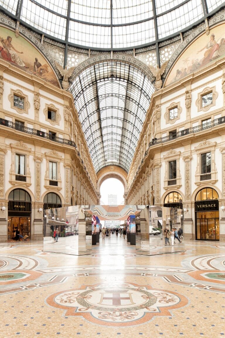 InGalleria Milano foto Giulio Boem Un Caleidoscopio per la galleria Vittorio Emanuele di Milano. Restauro interattivo e viaggi immersivi, tra led wall e architetture effimere