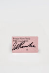 La VIP Card di Ed Ruscha New York Updates: foto dallo stand di Bidoun che a Frieze mette insieme una serie di memorabilia d'artista. Tra feticismo e star system. Da comprare all'asta