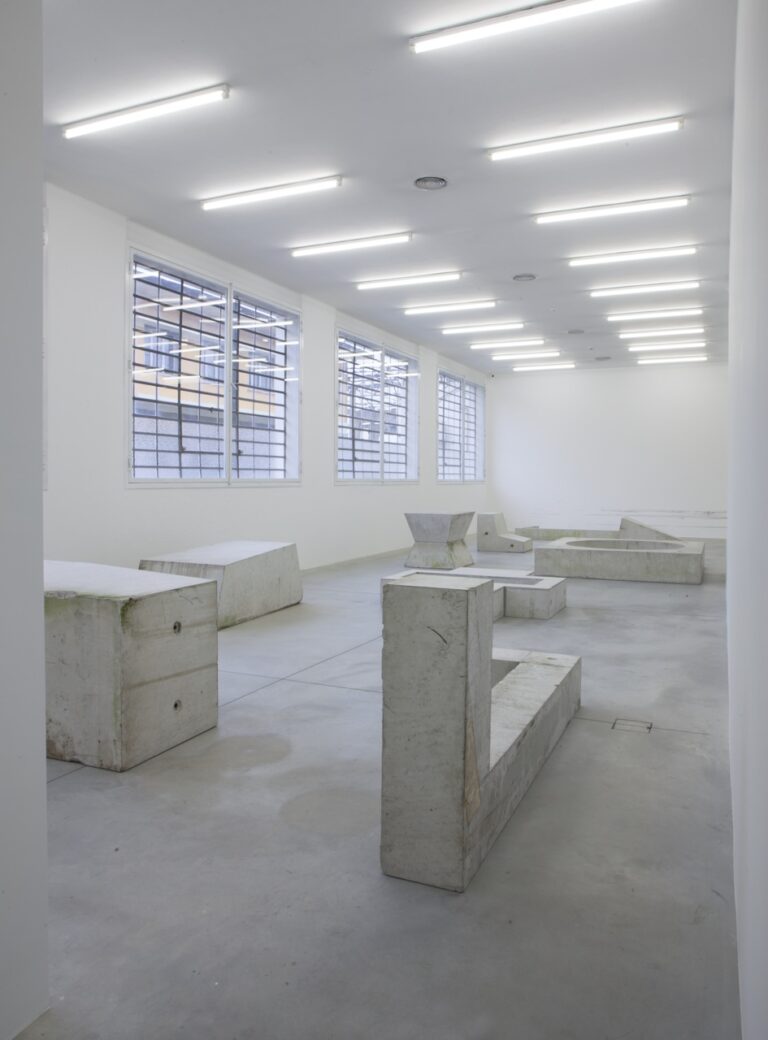 Lara Favaretto – Redefine – veduta della mostra presso la Galleria Franco Noero, Torino 2015 - photo Sebastiano Pellion di Persano