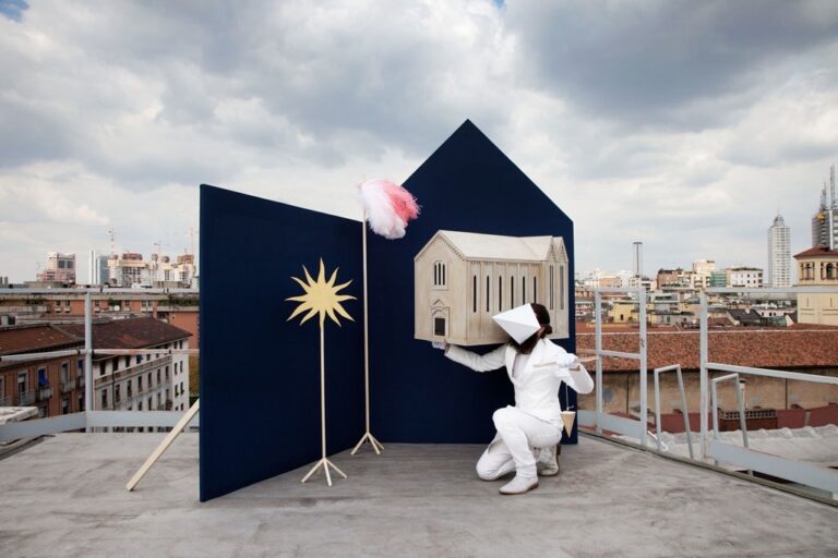 Luigi Presicce, La donazione della Cappella, 2010, performance per soli due spettatori. Abitazione privata, Milano