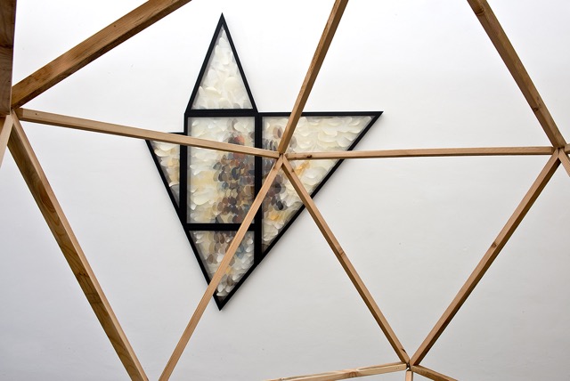 Maurizio Donzelli – Diramante - veduta della mostra presso la Galleria Eduardo Secci, Firenze 2015 - acquerelliIcosaedro e Mirror Stella
