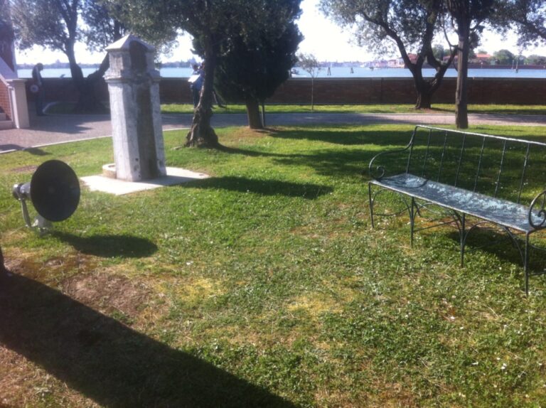 Mekhitar Garabedian Agheg installazione sonora Venezia Updates: eccolo, il misterioso padiglione Armenia che ha vinto il Leone d'Oro alla Biennale Arte. Tutte le immagini dall'isola di San Lazzaro degli Armeni... 