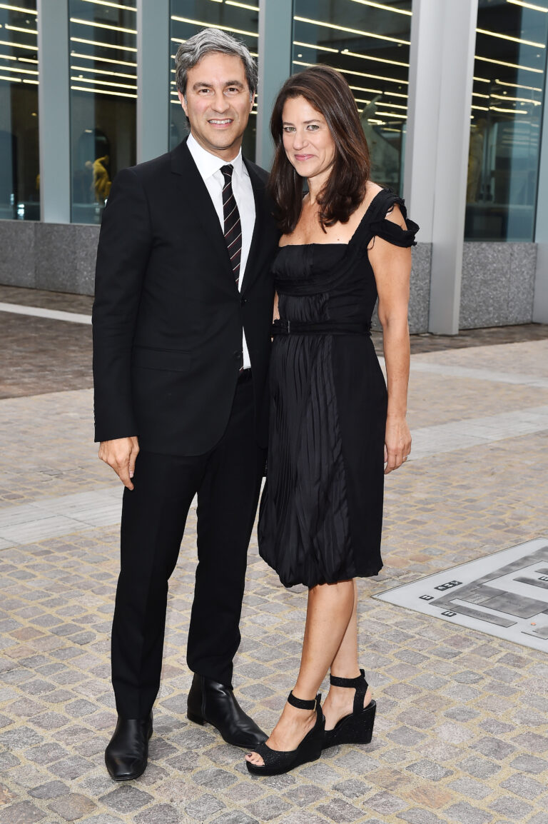 Michael Govan e Katharine Ross alla Fondazione Prada foto Stefania DAlessandro Getty Images per Fondazione Prada La festa del secolo a Milano. Da Jeff Koons a Nicholas Serota, da Damien Hirst a Glenn D. Lowry, con il tocco ufficiale di Matteo Renzi: ecco chiccera al party per la Fondazione Prada