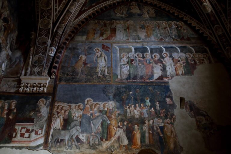 Monastero di San Benedetto, Subiaco - Chiesa Superiore con affreschi di scene della vita di Gesù - photo Matteo Nardone
