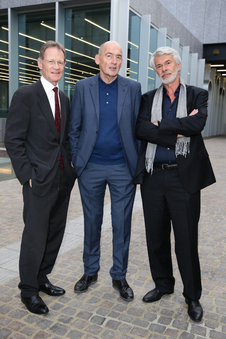 Nicolas Serota Rem Koolhaas e Chris Dercon alla Fondazione Prada foto Vittorio Zunino Celotto Getty Images per Fondazione Prada La festa del secolo a Milano. Da Jeff Koons a Nicholas Serota, da Damien Hirst a Glenn D. Lowry, con il tocco ufficiale di Matteo Renzi: ecco chiccera al party per la Fondazione Prada