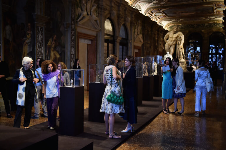 Opening Fondazione Prada foto Vittorio Zunino Celotto Getty Images Fondazione Prada Venezia Updates: opening superlusso alla Fondazione Prada. Ma una dozzina di vip finisce nel canale. Ecco le immagini