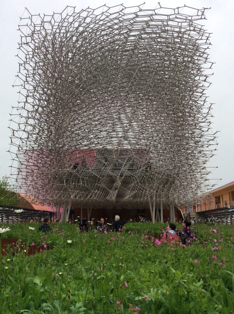 Padiglione Gran Bretagna Expo Milano 2015 e1430587942927 Expo updates: l'alveare di alluminio di Wolfgang Buttress “musicato” dai Sigur Rós e “nutrito” da Mosimann's. Immagini e video del Padiglione Gran Bretagna