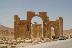 Palmyra senza tregua. Ora sono le truppe siriane a saccheggiare il sito archeologico
