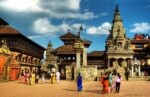 Panoramica della Bhaktapur Durbar con il Vatsala Durga Temple in primo piano (Bhaktapur) - prima