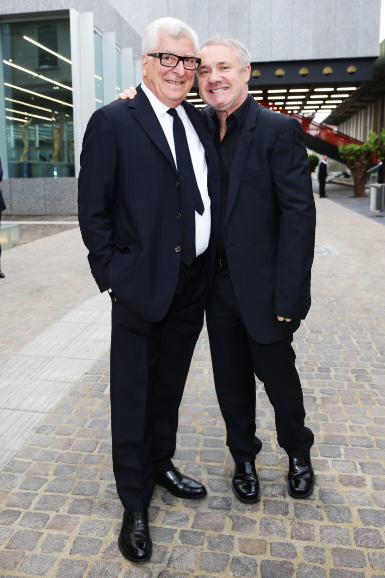 Patrizio Bertelli e Damien Hirst alla Fondazione Prada foto Vittorio Zunino Celotto Getty Images per Fondazione Prada La festa del secolo a Milano. Da Jeff Koons a Nicholas Serota, da Damien Hirst a Glenn D. Lowry, con il tocco ufficiale di Matteo Renzi: ecco chiccera al party per la Fondazione Prada