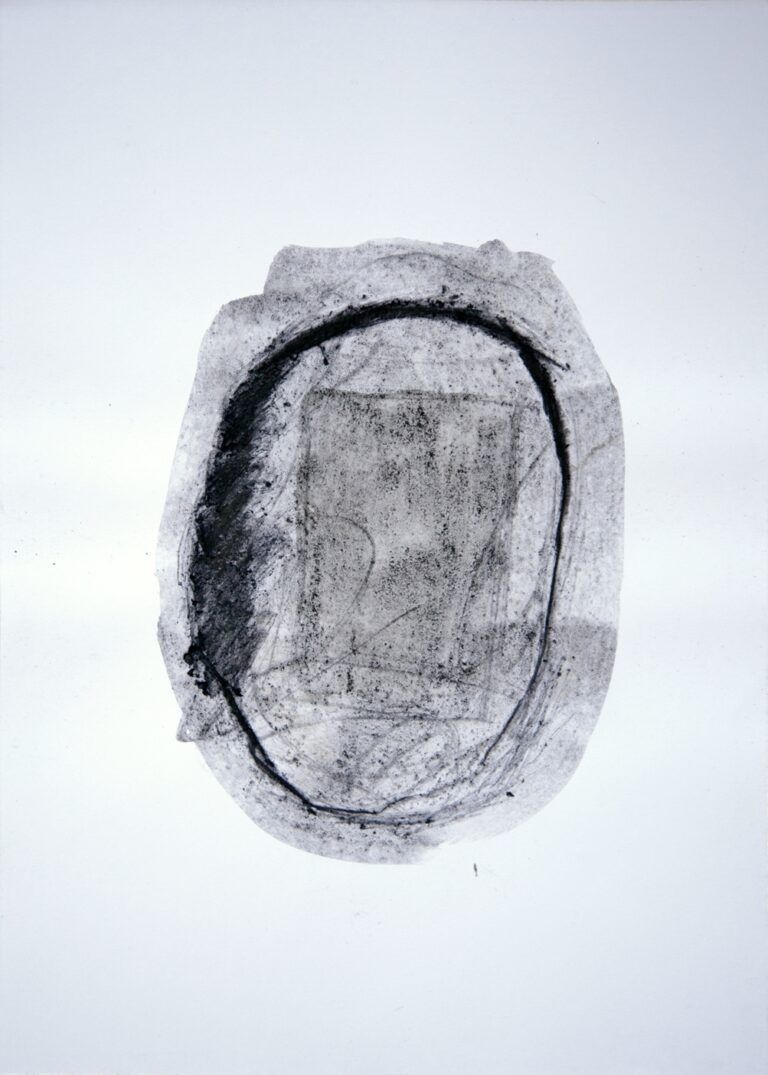 Roberto Almagno, Senza Titolo, 2009, cm. 42×30 c- arbone, polvere di carbon fossile, acqua e cenere su carta - foto di Alessandro Cardinali