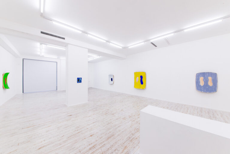 Ron Gorchov – Recent Works - veduta della mostra presso la Galleria Thomas Brambilla, Bergamo 2015