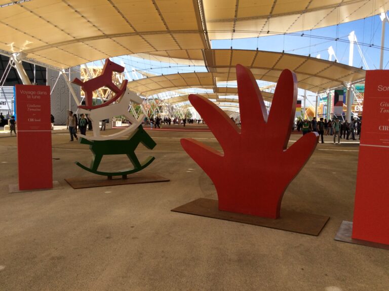 Sculture di Giuliano Tomaino Expo Milano 2015 Expo Updates: 20 foto di orrori e atrocità visti in giro. La grande kermesse è riuscita bene, ma guardate un po' queste foto...