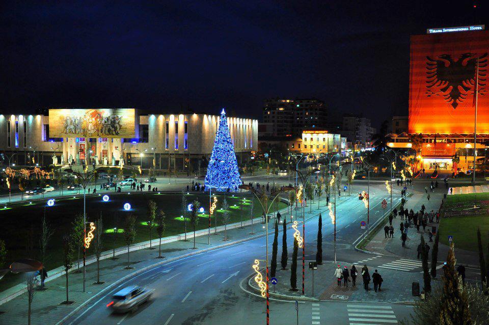 Seconda edizione per Tirana Open, festival delle arti contemporanee disseminato per la città. Tanti i nomi internazionali, da William Kentridge ad Adrian Paci