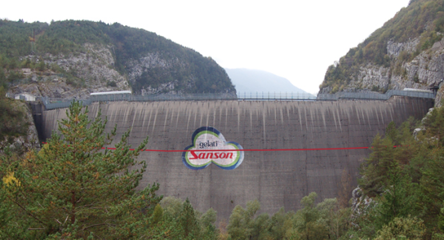 Opere d’arte sulla diga del Vajont? Dolomiti Contemporanee chiude la call. I  vincitori entro la fine di maggio. Intanto a Casso, un talk e una mostra con una selezione dei progetti