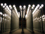 Urban Light di Chris Burden Se ne va a 69 anni Chris Burden. Il celebre artista concettuale è morto dopo una lunga malattia nella sua casa in California