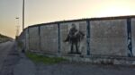 pasolini La Pietà secondo Pier Paolo Pasolini. L’opera di street art, moltiplicata per Roma, appartiene al grande artista francese Pignon. Ed è già vandalizzata